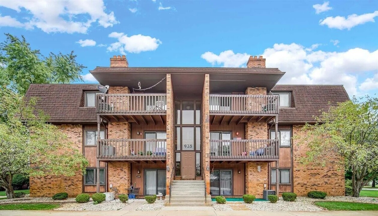 935 W Glen Park Ave, Unit 301 in Griffith, IN - Foto de edificio
