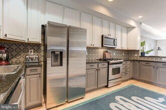 81 W West St in Baltimore, MD - Foto de edificio - Building Photo