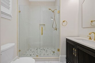 1918 Greenwich Terrace Dr in Houston, TX - Building Photo - Building Photo