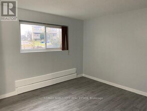 362-362 Elgin Ct in Oshawa, ON - Building Photo - Building Photo