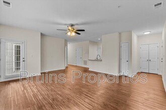 2606 Pennoak Way in Greensboro, NC - Foto de edificio - Building Photo