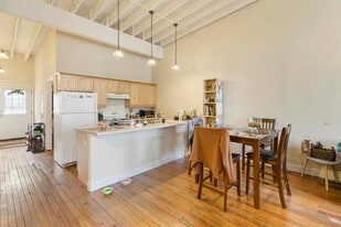 1145 E Main St in Radford, VA - Building Photo