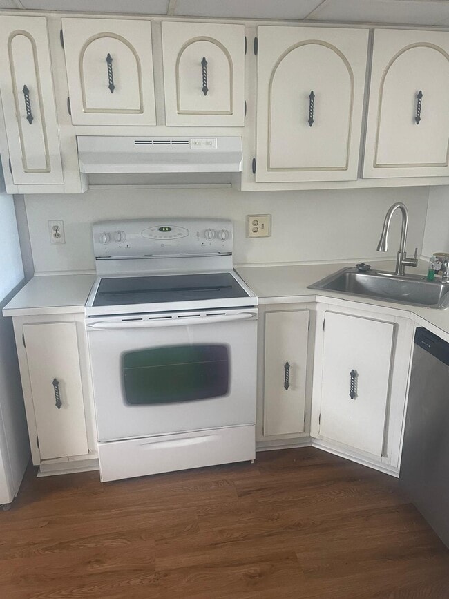 property at 2571 Aragon Blvd