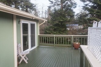 1205 NW Crosby Ave in Oak Harbor, WA - Building Photo - Building Photo