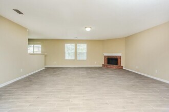 9996 Chariden Dr in Cordova, TN - Building Photo - Building Photo