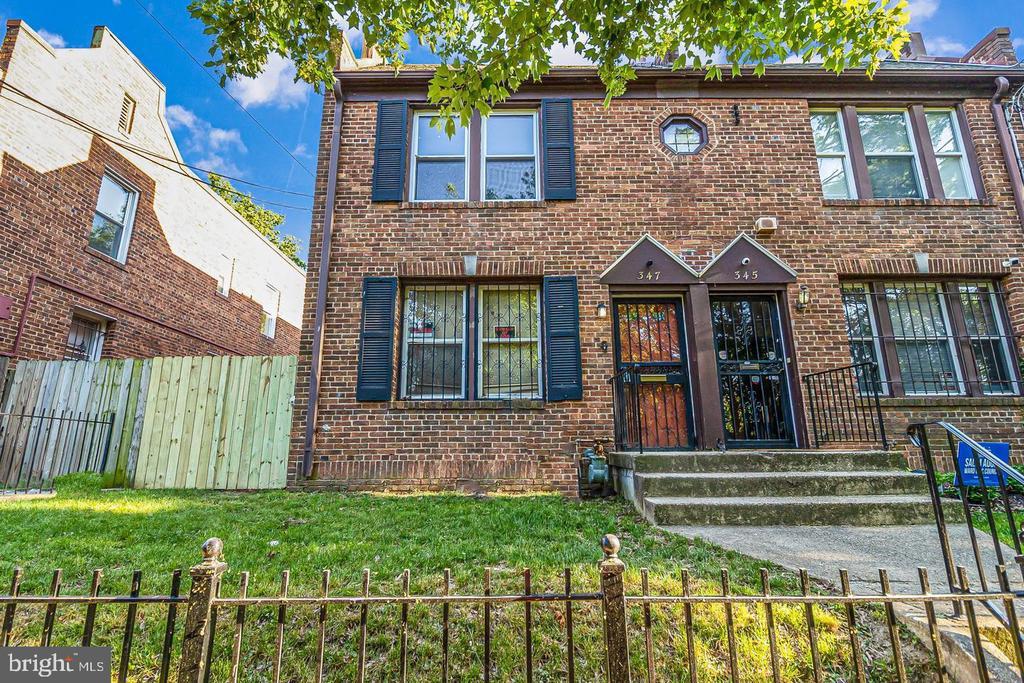 347 Parkland Pl SE in Washington, DC - Building Photo