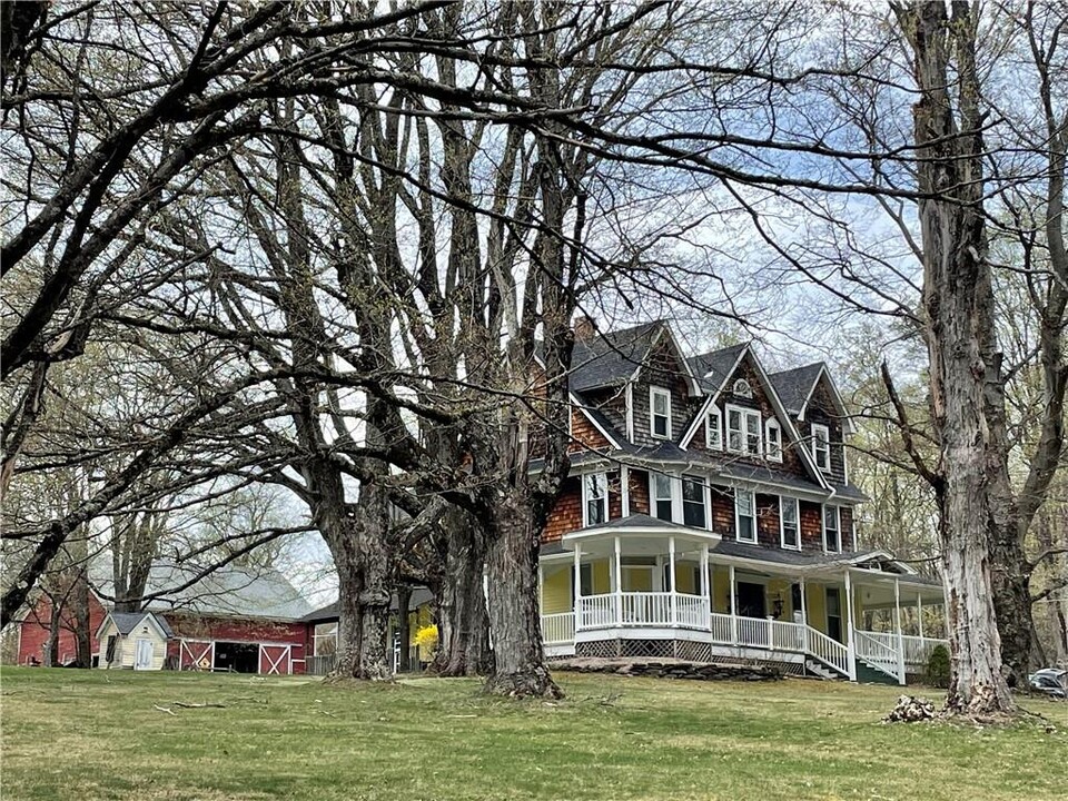 469 Hurd Rd in Bethel, NY - Building Photo