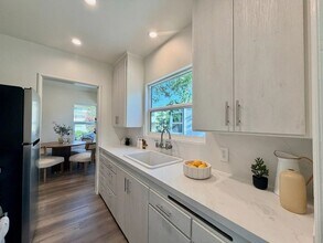 2924 W Riverside Dr in Burbank, CA - Building Photo - Building Photo