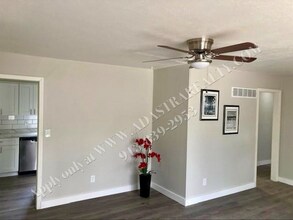 8605 Spring Valley Rd in Raytown, MO - Building Photo - Building Photo