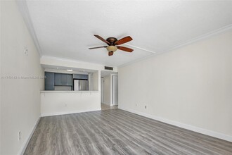 14601 N Kendall Dr in Miami, FL - Building Photo - Building Photo