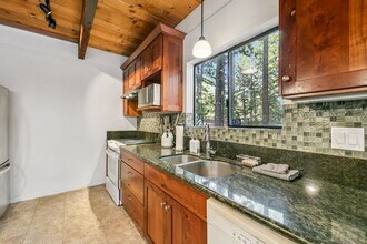 1517 Plumas Cir in South Lake Tahoe, CA - Building Photo - Building Photo