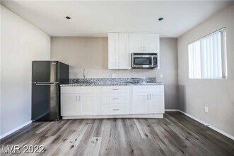 2201 Fairfield Ave in Las Vegas, NV - Building Photo - Building Photo