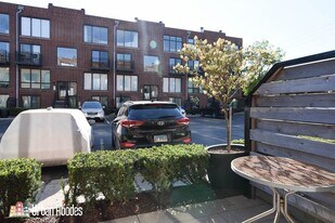 935 W Grace St, Unit A05C in Chicago, IL - Building Photo