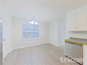 2043 Big Cypress Ln in Locust Grove, GA - Foto de edificio - Building Photo