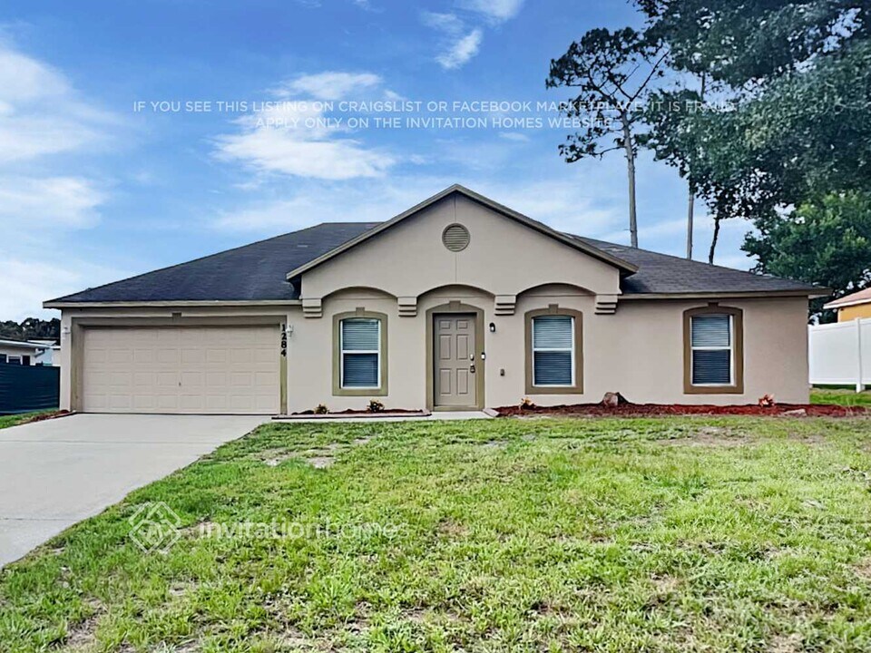 1284 Courtland Blvd in Deltona, FL - Foto de edificio