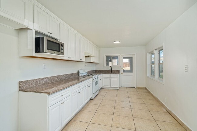 45545 35th St E in Lancaster, CA - Building Photo - Building Photo