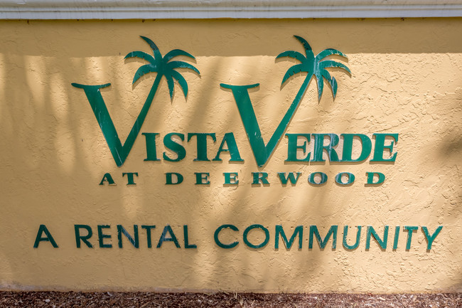 Vista Verde at Deerwood in Miami, FL - Foto de edificio - Building Photo