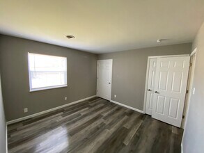 109 Sandstone Ct in Hillsboro, MO - Foto de edificio - Building Photo