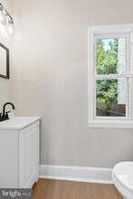 35 E Collom St in Philadelphia, PA - Building Photo - Building Photo