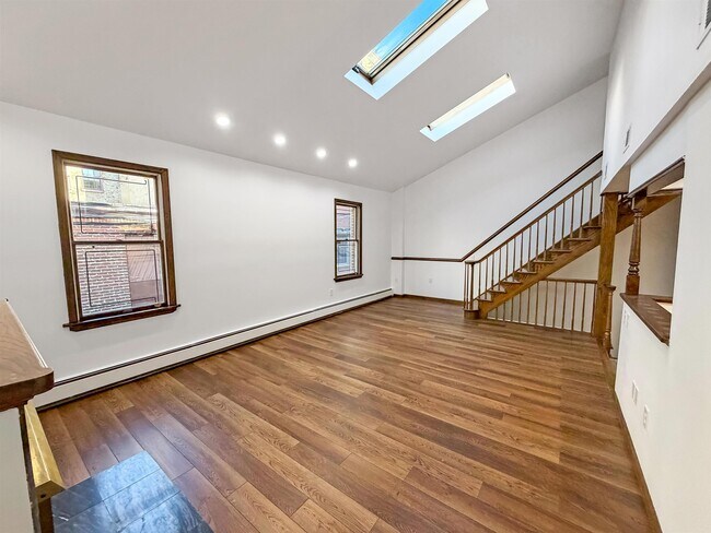 230 Court St in Hoboken, NJ - Building Photo - Building Photo