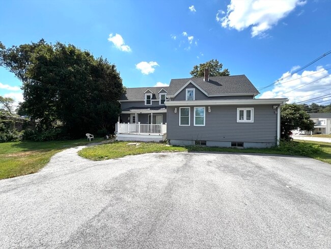 21 Charlton St in Oxford, MA - Building Photo - Building Photo