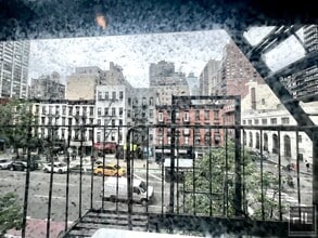 1382 1st Ave. in New York, NY - Foto de edificio - Building Photo