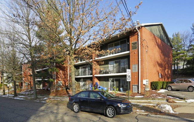 Angelan Apartments in Oakmont, PA - Foto de edificio - Building Photo