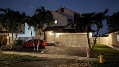 1001 SW 98th Ave in Pembroke Pines, FL - Building Photo - Building Photo