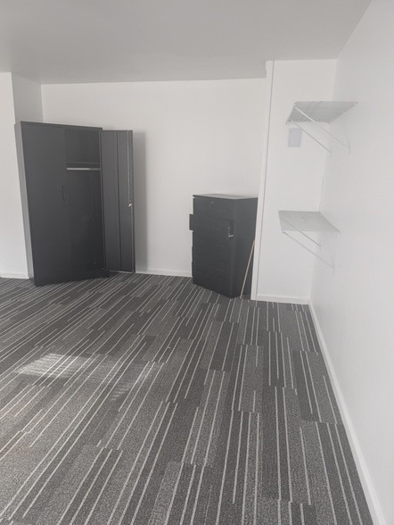 25911 Michigan Ave, Unit 103 in Inkster, MI - Building Photo - Building Photo