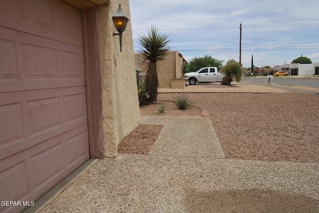 10711 Ivanhoe Dr in El Paso, TX - Building Photo - Building Photo