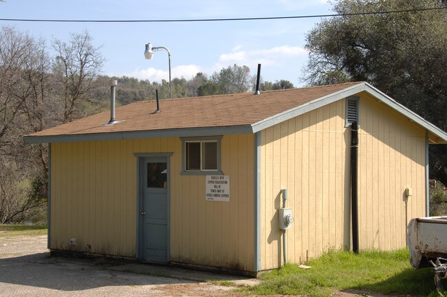 Indian Creek Mobile Home Park in North Fork, CA - Foto de edificio - Building Photo