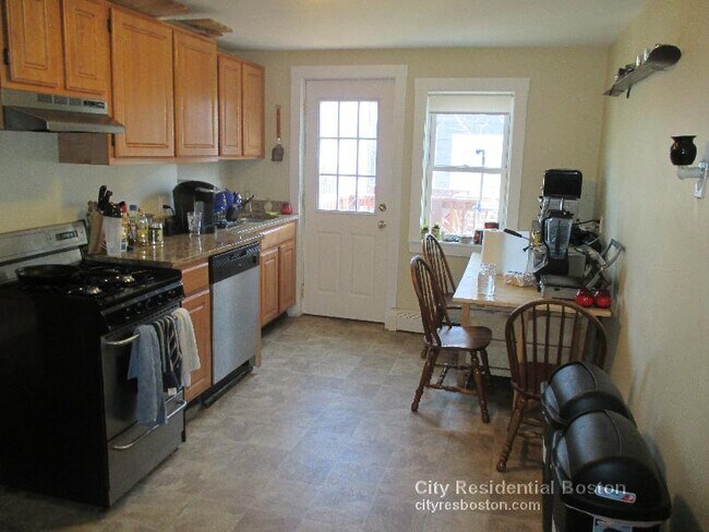 266 Gold St, Unit 3 in Boston, MA - Building Photo - Building Photo