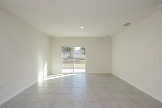 7560 Cypress Walk Dr in New Port Richey, FL - Building Photo - Building Photo