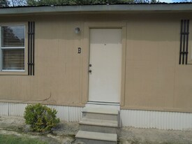 1935 Cotten Rd in Tyler, TX - Building Photo