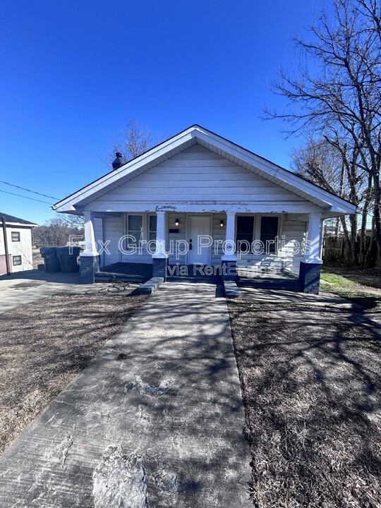 208 N Morris St in Gastonia, NC - Building Photo