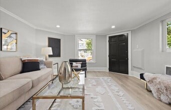 3236 Helen St in Oakland, CA - Foto de edificio - Building Photo