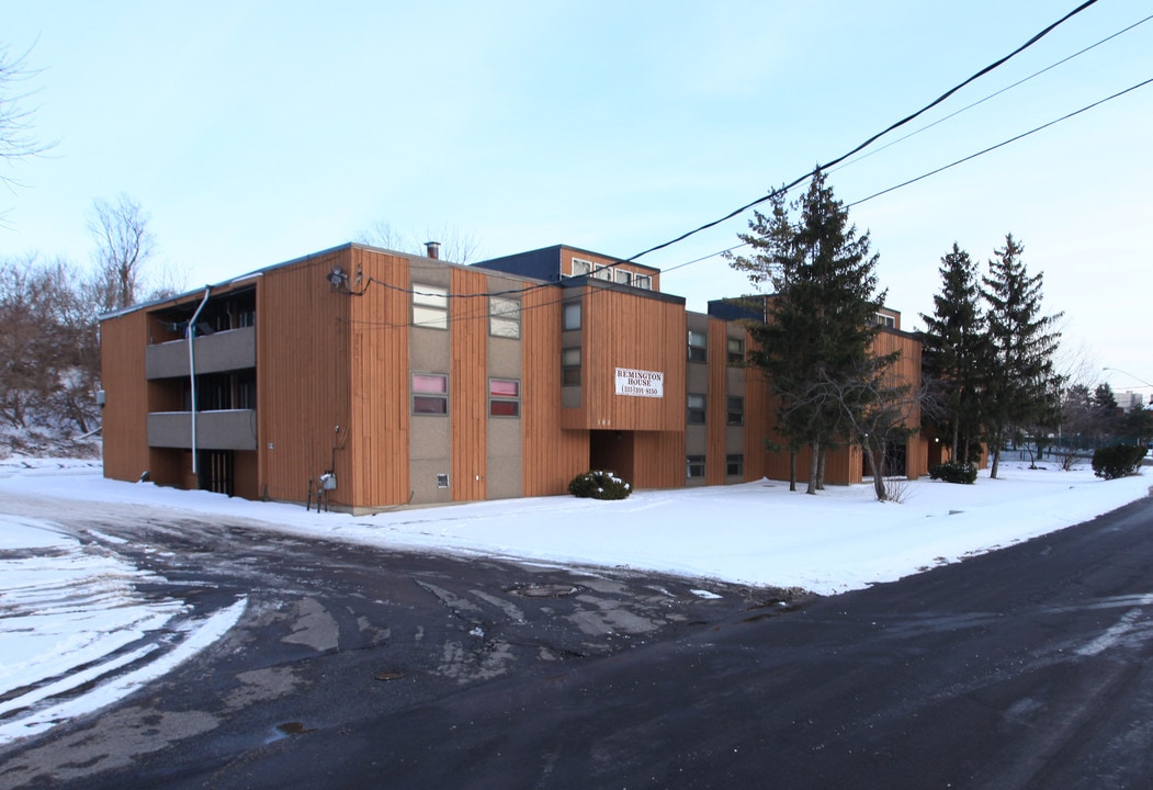 Thurber Apartments in Syracuse, NY - Building Photo