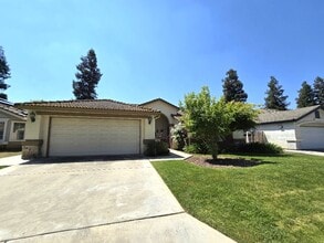 5981 W Pinedale Ave in Fresno, CA - Building Photo - Building Photo