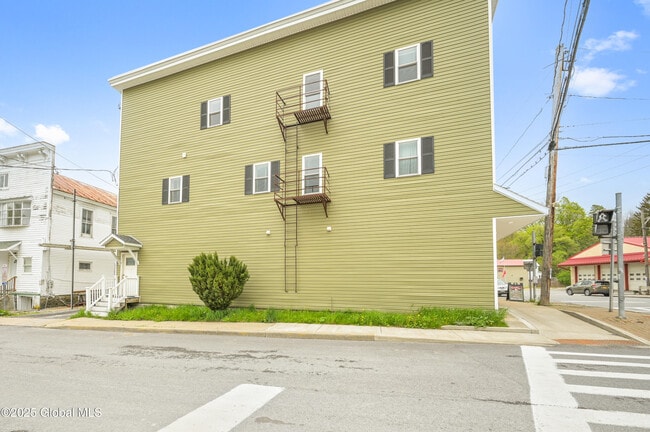 281 Main St in Richmondville, NY - Building Photo - Building Photo