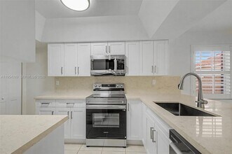 6560 SW 138th Ct in Miami, FL - Foto de edificio - Building Photo