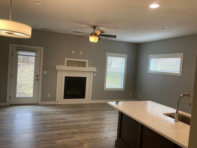 916 9th St in West Des Moines, IA - Building Photo - Building Photo