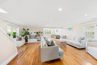11 Greenwood Pl in Norwalk, CT - Building Photo - Building Photo