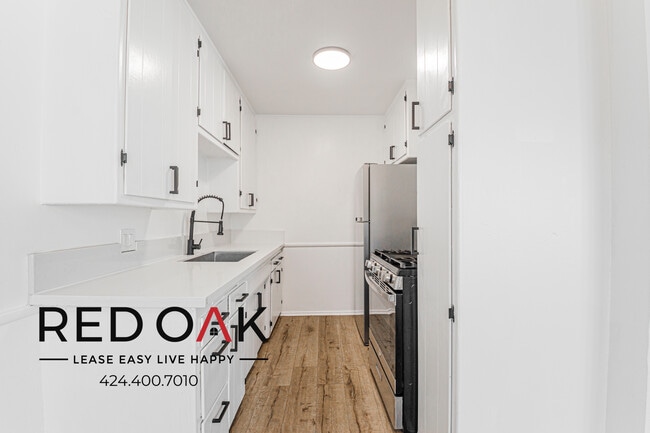 820 S Gramercy Pl, Unit 11 in Los Angeles, CA - Building Photo - Building Photo