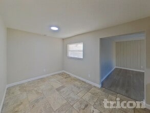 902 Check Pl in Seffner, FL - Foto de edificio - Building Photo