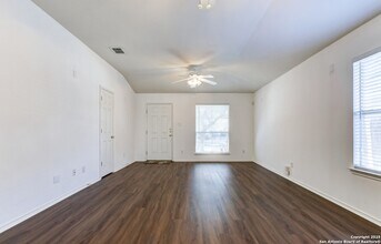 11019 Caspian Spring in San Antonio, TX - Building Photo - Building Photo