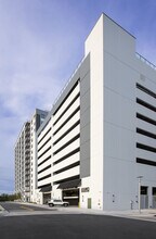 Julian in Orlando, FL - Foto de edificio - Building Photo