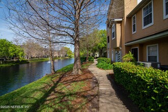 10075 Gate Pkwy in Jacksonville, FL - Building Photo - Building Photo