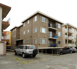 Karina Apartments in Seattle, WA - Building Photo - Building Photo