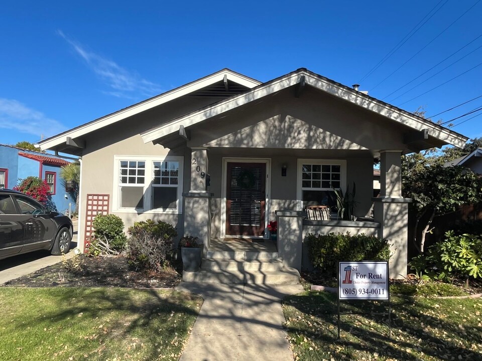 209 E Park Ave in Santa Maria, CA - Building Photo