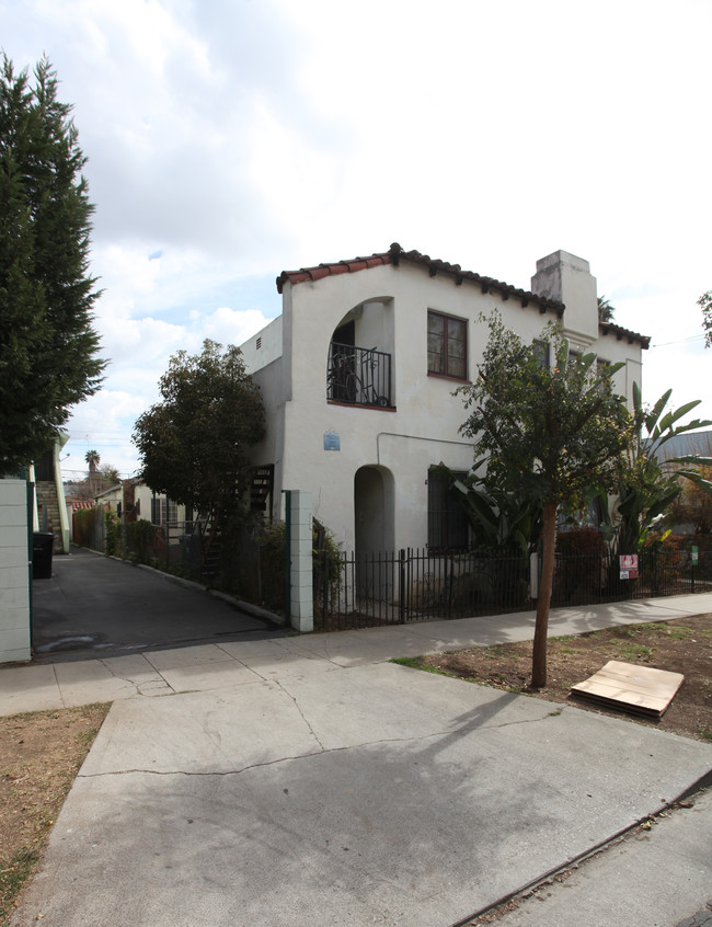 1172 N Westmoreland Ave in Los Angeles, CA - Building Photo - Building Photo